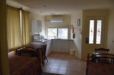 Mount Barker Valley Views Motel & Chalets, Western Australia - Phillip Island Accommodation 38