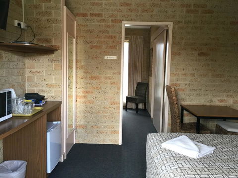 Mount Barker Valley Views Motel & Chalets, Western Australia - Phillip Island Accommodation 9