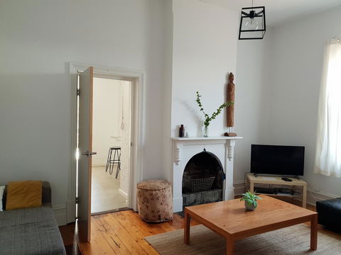 Captain\'s Heritage Cottage - Central Fremantle 2 Bedroom Historic Cottage - Phillip Island Accommodation 10