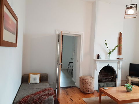 Captain\'s Heritage Cottage - Central Fremantle 2 Bedroom Historic Cottage - Phillip Island Accommodation 4