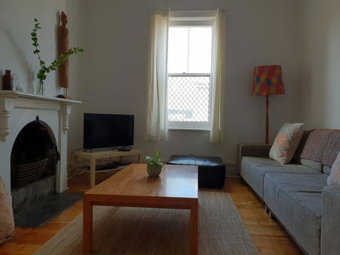 Captain\'s Heritage Cottage - Central Fremantle 2 Bedroom Historic Cottage - Phillip Island Accommodation 2