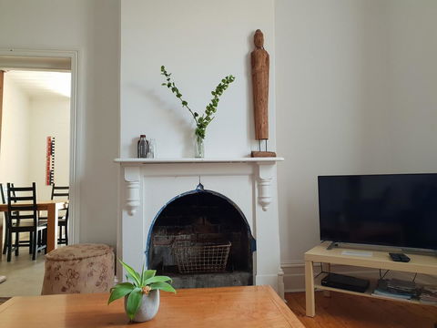 Captain\'s Heritage Cottage - Central Fremantle 2 Bedroom Historic Cottage - Phillip Island Accommodation 8