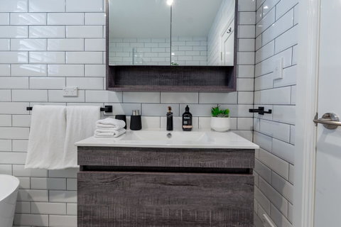 Heritage Townhouse Near Harbour Bridge - Phillip Island Accommodation 15