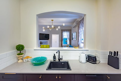 Heritage Townhouse Near Harbour Bridge - Phillip Island Accommodation 13