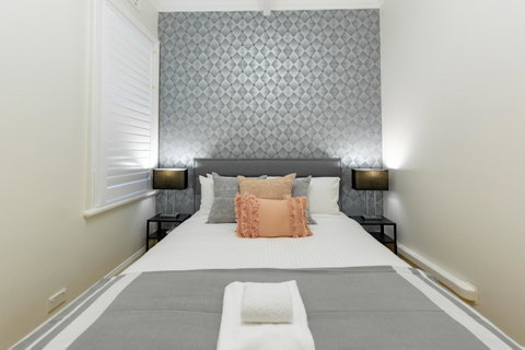 Heritage Townhouse Near Harbour Bridge - Phillip Island Accommodation 11