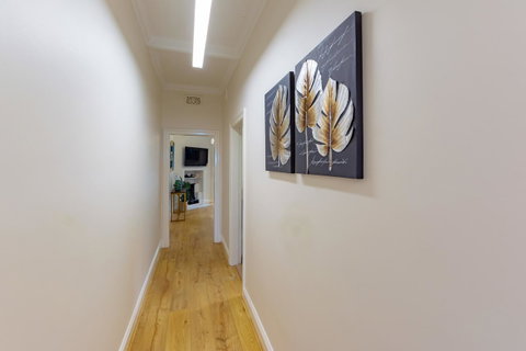 Heritage Townhouse Near Harbour Bridge - Phillip Island Accommodation 12