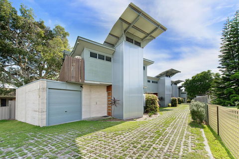 Crescent Head Spa Villa - Phillip Island Accommodation 0