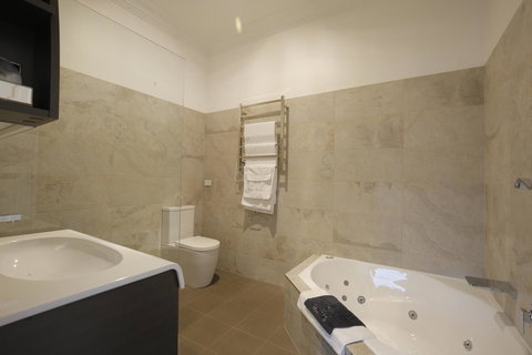 Romanz In The Valley (Luxury B&B) - Phillip Island Accommodation 4