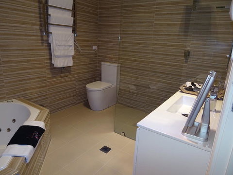 Romanz In The Valley (Luxury B&B) - Phillip Island Accommodation 9