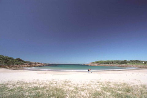 On The Beach Getaway - Phillip Island Accommodation 10