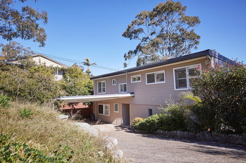 Bright And Spacious Family Home With Leafy Deck - Phillip Island Accommodation 32
