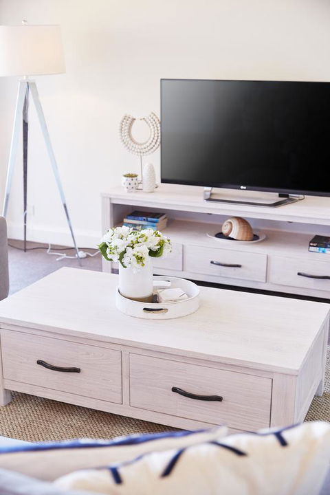 Bright And Spacious Family Home With Leafy Deck - Phillip Island Accommodation 15