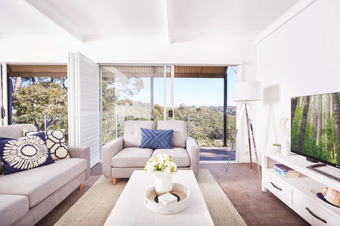 Bright And Spacious Family Home With Leafy Deck - Phillip Island Accommodation 14