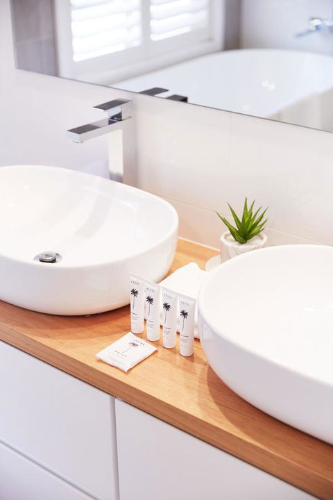 Bright And Spacious Family Home With Leafy Deck - Phillip Island Accommodation 10