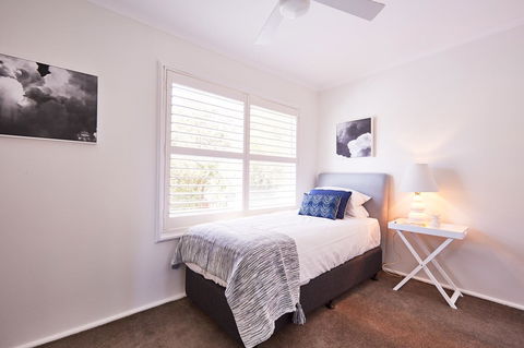 Bright And Spacious Family Home With Leafy Deck - Phillip Island Accommodation 24