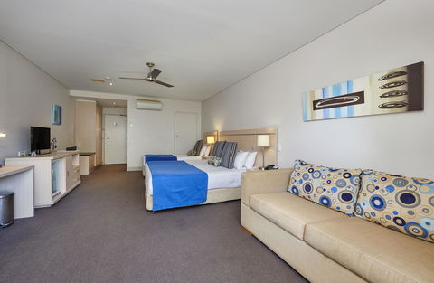 Waves Byron Bay - Phillip Island Accommodation 24