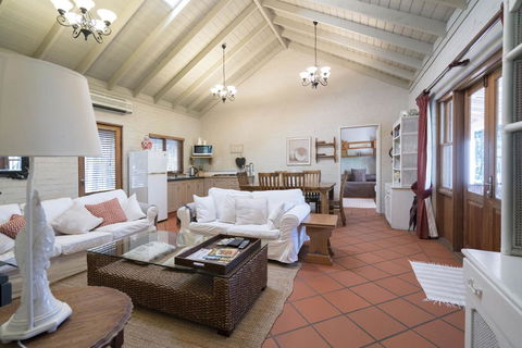 Thistle Hill Guesthouse - Walk To Many Wineries And Restaurants - Phillip Island Accommodation 34