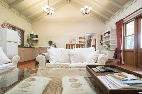 Thistle Hill Guesthouse - Walk To Many Wineries And Restaurants - Phillip Island Accommodation 29