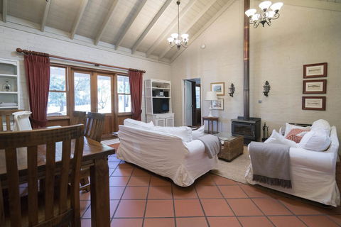 Thistle Hill Guesthouse - Walk To Many Wineries And Restaurants - Phillip Island Accommodation 32