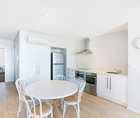 Oaks Nelson Bay Lure Suites - Phillip Island Accommodation 1