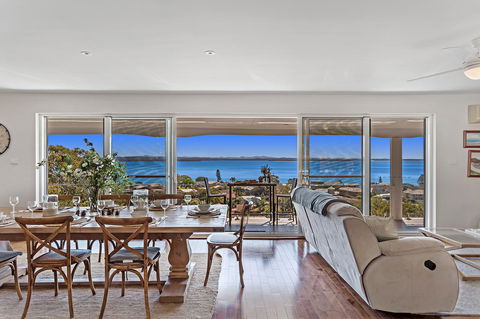 Phuza Maningi 17 Myan Close - Phillip Island Accommodation 0
