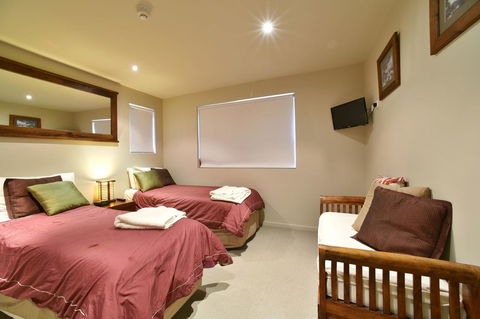 Snowstream 4 - Phillip Island Accommodation 3