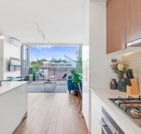 Large Light Luxe 3BDR 2BA Free Parking - walk to Sydney Uni and RPA - Phillip Island Accommodation