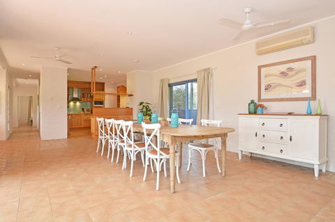 JE Guesthouse, Central To All The Hunter Valley Has To Offer - Phillip Island Accommodation 7