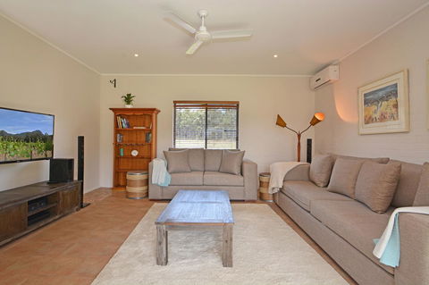 JE Guesthouse, Central To All The Hunter Valley Has To Offer - Phillip Island Accommodation 3