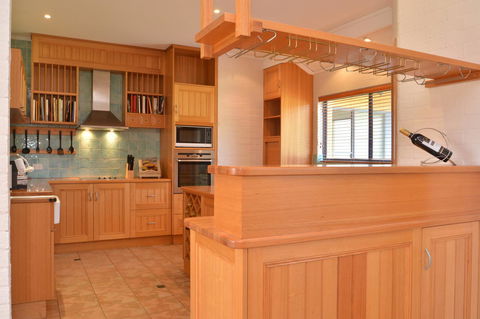 JE Guesthouse, Central To All The Hunter Valley Has To Offer - Phillip Island Accommodation 11