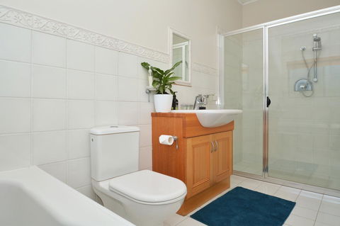 JE Guesthouse, Central To All The Hunter Valley Has To Offer - Phillip Island Accommodation 22