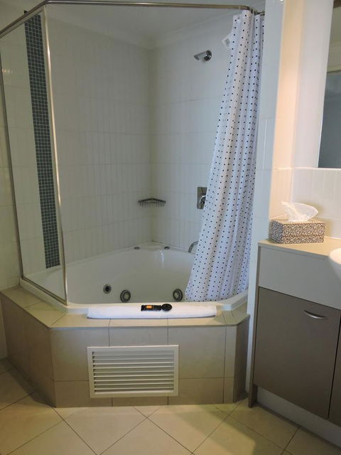 BASE Holidays - Ettalong Beach Premium Apartments - Phillip Island Accommodation 16