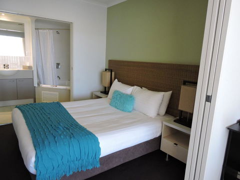 BASE Holidays - Ettalong Beach Premium Apartments - Phillip Island Accommodation 4