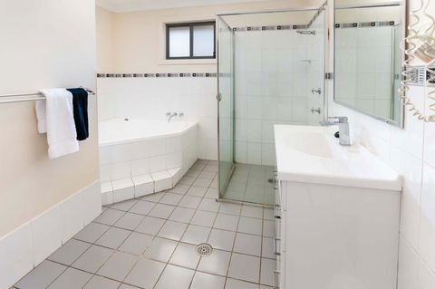 Bluegum Apartments Newcastle - Phillip Island Accommodation 20