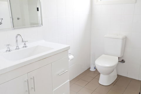 Bluegum Apartments Newcastle - Phillip Island Accommodation 7