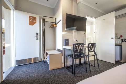 Nightcap At Colyton Hotel - Phillip Island Accommodation 40