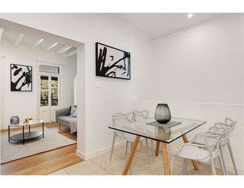 Walk To The City From This Renovated Heritage Gem - Phillip Island Accommodation 3