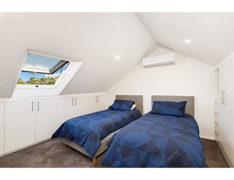 Walk To The City From This Renovated Heritage Gem - Phillip Island Accommodation 7