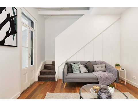 Walk To The City From This Renovated Heritage Gem - Phillip Island Accommodation 2