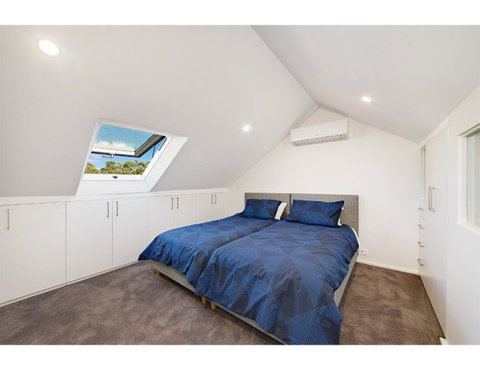 Walk To The City From This Renovated Heritage Gem - Phillip Island Accommodation 8