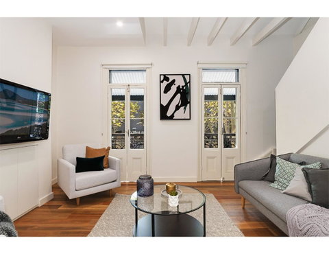 Walk To The City From This Renovated Heritage Gem - Phillip Island Accommodation 0