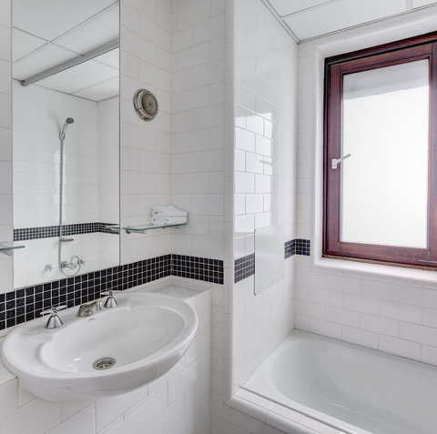 Regents Court Sydney - Phillip Island Accommodation 6