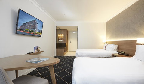 Furama Darling Harbour - Phillip Island Accommodation 9