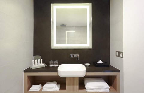 Furama Darling Harbour - Phillip Island Accommodation 8