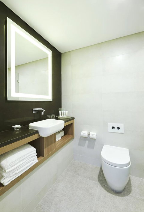 Furama Darling Harbour - Phillip Island Accommodation 12