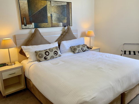Castle Serviced Apartments - Phillip Island Accommodation 14