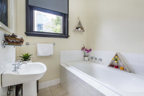 Sydney Harbour Bed And Breakfast - Phillip Island Accommodation 24