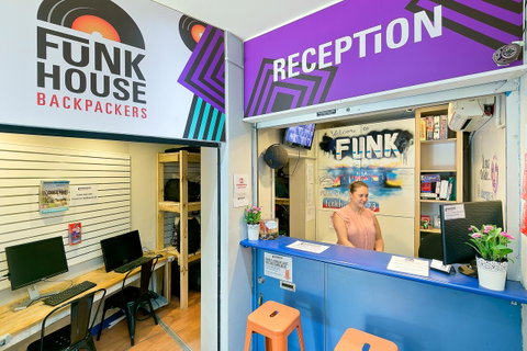 Mad Monkey Downtown - Phillip Island Accommodation 3
