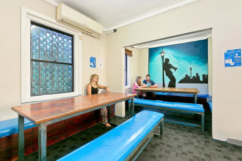 Mad Monkey Downtown - Phillip Island Accommodation 7