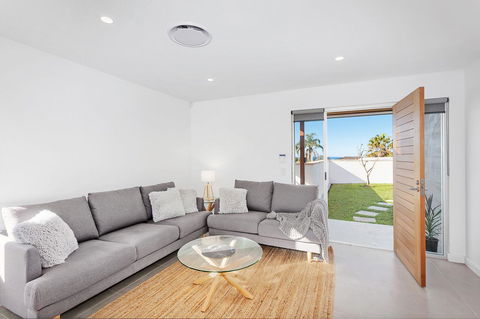 Modern Guest House - Phillip Island Accommodation 1